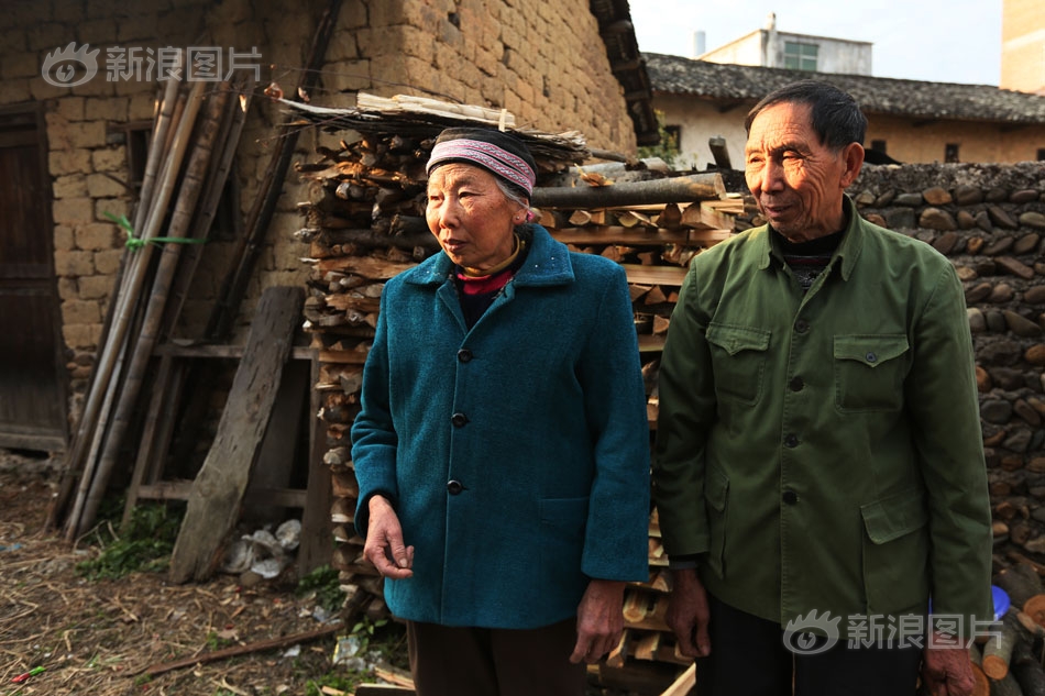  雙性花蒂尿孔懲罰綁住電擊