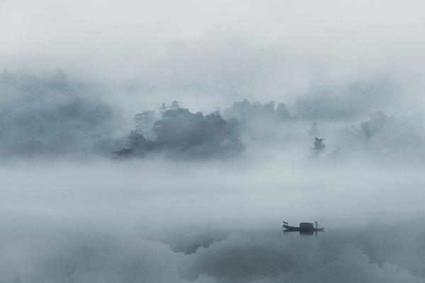  五個(gè)撲水的少年